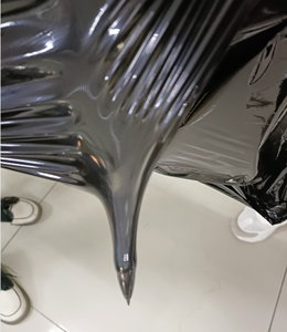 <span class=keywords><strong>Film</strong></span> étirable noir LLDPE Largeur 500mm Boîte d'emballage de palette Emballage Processus de coulée de <span class=keywords><strong>surface</strong></span> simple - Product Image 1