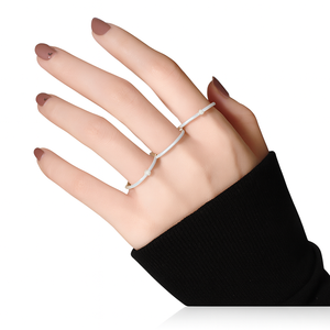 Elegante anello aperto placcato in argento regolabile per le donne, gioielli di moda minimalista con accenti di cristallo, tendenza regalo all'ingrosso - Product Image 2