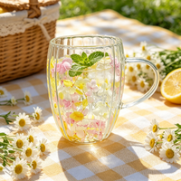 Verre à double paroi isolé résistant à la chaleur sans BPA avec poignée, tasse à café et à thé créative incrustée de fleurs séchées pour la maison et le bureau