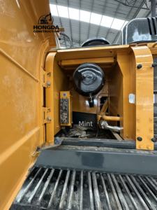 Excavadora Hyundai 300LC-9S usada de alta calidad, capacidad de 30 toneladas con motor Doosan central, peso operativo de 20 toneladas a bajo precio - Product Image 6