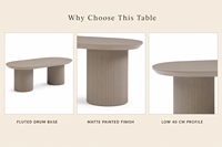 Table basse ovale moderne de style industriel avec piétement cylindrique cannelé blanc crème, mobilier minimaliste pour salon et aménagement intérieur