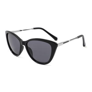 Gafas de Sol de Ojo de Gato para Mujer, Montura Negra, Lentes de PC con Protección UV400, Gafas de Sol Modernas para Viaje - Product Image 1