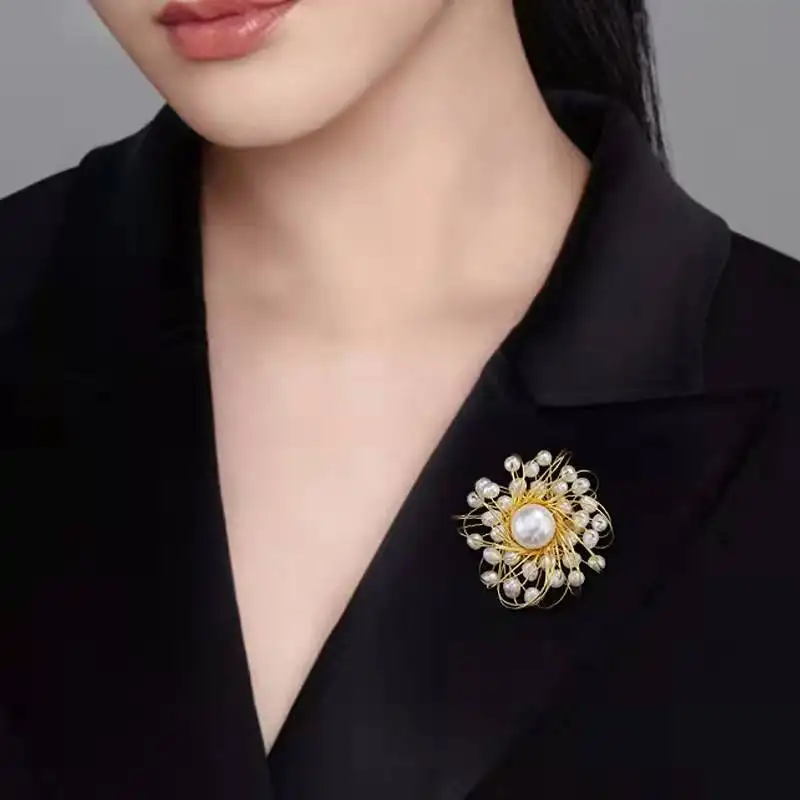 Brooch Atmospheric Fashion Pearl Brooch Fixed Clothing Neckline to Prevent Naked Personality Brooch