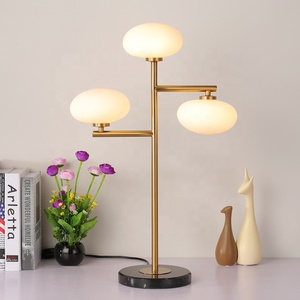 Lampe de table Simig Lighting, style nordique, abat-jour en verre, dorée, créative, post-moderne, lampe de bureau de luxe pour hôtel - Product Image 6