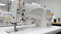 Machine à coudre industrielle à point noué à alimentation par aiguille haute vitesse à aiguille simple automatique JUKI DLN-9010A-SH du Japon avec table