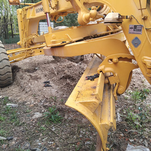 Motoniveladora Komatsu GD511A con Motor para Operaciones de Nivelación de Terrenos de Gran Extensión - Product Image 5