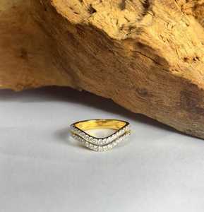 4KT Yellow Gold Double-band chevron <b>ring</b> in Natural <b>Garnet</b> - Product Image 2