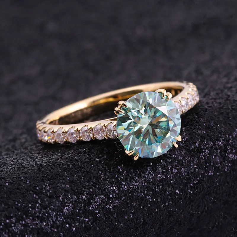 Cincin Berlian Moissanite Biru & Hijau Potongan Bulat Berat 1.5 Karat Manis dan Cantik Dalam 10K Pengaturan Rata Emas Kuning