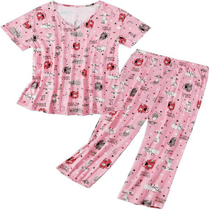 Pijamas de satén bordados para mujer con flores y hojas cosidas a mano para un look romántico y femenino. - Product Image 4