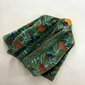 Abrigo de Terciopelo Bordado para Mujer, Estilo Bohemio con Patrón Floral, Chaqueta Étnica Hecha a Mano, Color Verde, Ropa de Abrigo para Otoño - Product Image 1