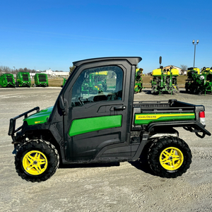 รถอเนกประสงค์ John Deere ขับเคลื่อน 4 ล้อ ราคาประหยัด พร้อมกระบะบรรทุกและกันชนหน้า สีเขียวและเหลือง พร้อมส่งออก - Product Image 1