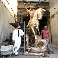 Statue de Saint George en bronze de Vincentaa, statue équestre avec cheval et dragon dynamiques pour la place de l'église