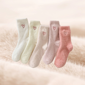 Chaussettes d'hiver pour femmes Sleep Home Thermal Fluffy Half Fleece Coral Velvet Crew Socks - Product Image 5