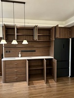 Buffet moderne, armoire de rangement en bois sur mesure avec éclairage LED et porte vitrée pour salle à manger