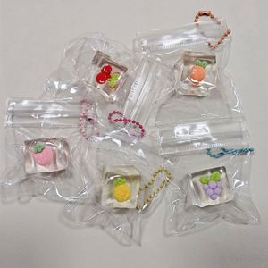 Jouet Squishy en TPR en forme de cube de fruits frais 2,5 cm – Ambiance cool, anti-stress, décompression, cadeau à presser pour enfants et adultes - Product Image 1