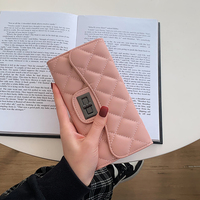 Dompet Wanita Elegan Multi Slot Model Quilted dengan Kunci Logam dan Banyak Kantong, Tempat Kartu Wanita