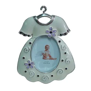 Baby Kleid Design Silber Creme Jeweled Metall Zink Legierung Foto rahmen mit lila Blumen auf für Home Tabletop Dekoration Geschenke