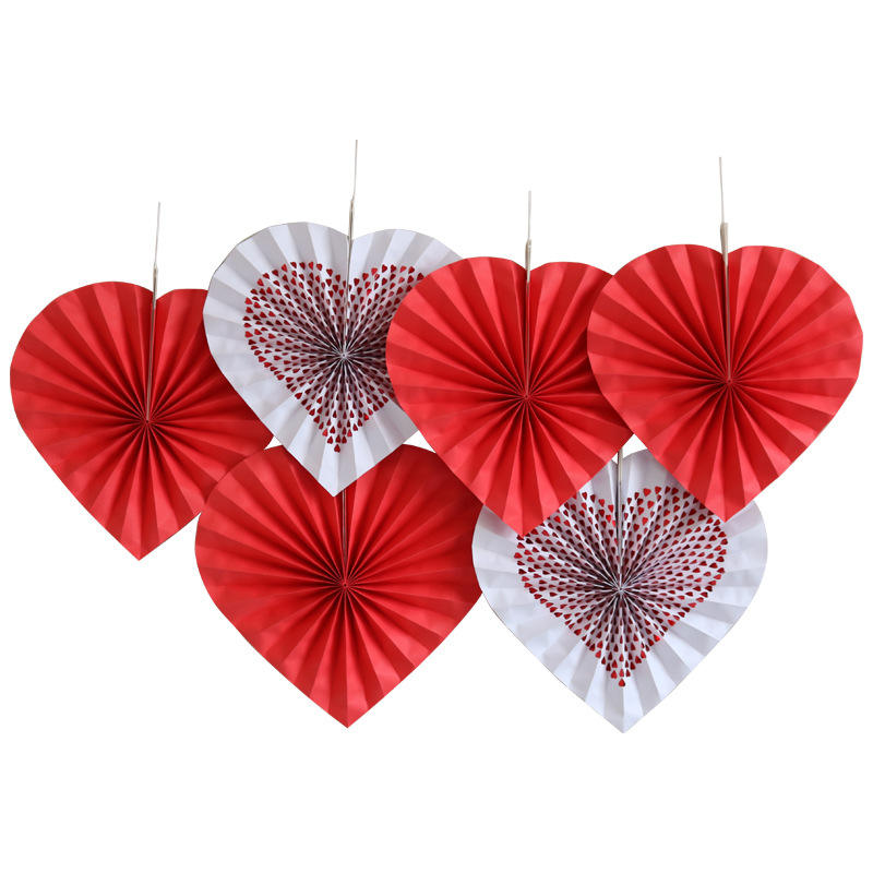 Flor de abanico de papel en forma de corazón