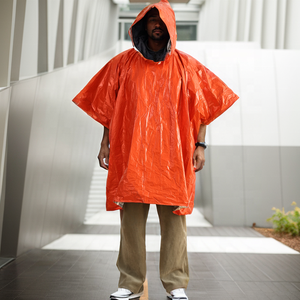 Protection <span class=keywords><strong>thermique</strong></span> Couverture d'urgence extérieure Pluie Léger Imperméable Imperméable Survie Mylar Couverture d'urgence Poncho - Product Image 1