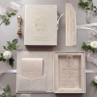 Coffret d'invitation de mariage en velours vert émeraude, estampé à chaud, avec monogramme personnalisé et ruban, cartes de mariage
