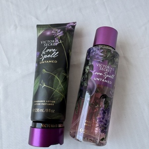 Set de Perfume y Loción Corporal Love Spell Untamed de <span class=keywords><strong>Victoria</strong></span>'<span class=keywords><strong>s</strong></span> <span class=keywords><strong>Secret</strong></span>, Fragancia Original para Mujer, Venta al Por Mayor - Product Image 1