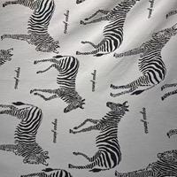 Tissu Jacquard Monochrome Teint en Fil Imprimé Zèbre 100% Polyester Infroissable pour la Vente en Gros de Textiles de Créateurs de Mode