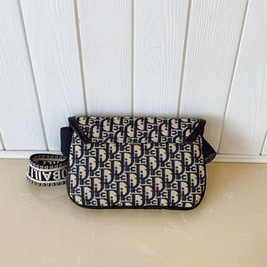 Sac messager pour femme de style vintage. Fabriqué en matériau PU de haute qualité. La doublure est en polyester. - Product Image 5