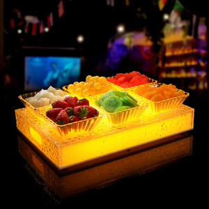 Plato de frutas segmentado con patrón de hielo iluminado con LED y base iluminada para exhibir aperitivos y postres en fiestas - Product Image 3