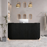 Comptoir de réception de luxe personnalisé doré pour salon de beauté et de manucure, petite table de réception, bureau circulaire de haute qualité