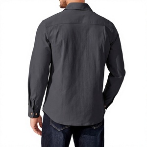 Camisa de mezclilla premium para hombre, cómoda, de manga larga, informal, con botones, tela de algodón suave para uso diario. - Product Image 6