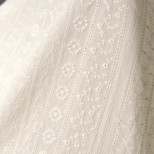 <span class=keywords><strong>Tela</strong></span> <span class=keywords><strong>Brocada</strong></span> de Algodón con Rayas Huecas Bordadas y Tejido Pesado - Product Image 3