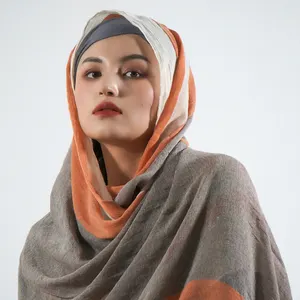Wholesale fancy custom color stripes keffiyeh cotton bandana scarf jersey turban hijabs tassel plain shawl for muslim ladies