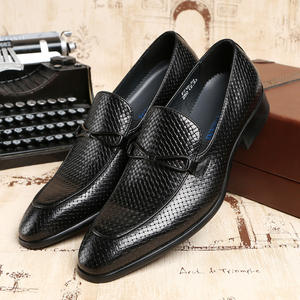 รองเท้าหนังแท้ผู้ชายแฟชั่นทันสมัย สวมใส่สบาย ปลายแหลม เหมาะสำหรับฤดูใบไม้ร่วง ใส่ทำงานและโอกาสทางการ ไซส์ใหญ่ คุณภาพสูง - Product Image 4