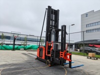 Chariot élévateur électrique VNA à conducteur sur le dessus, 1,6 tonne, gerbeur 3 voies, hauteur de levage 14,5 m, pour allées étroites, batterie au plomb-acide, entrepôt