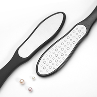 Outils professionnels de pédicure en acier inoxydable : Râpe à pieds double face à long manche pour éliminer les callosités et peaux mortes