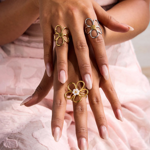 Anillos de Acero Inoxidable Chapados en Oro de 18K al por Mayor, Anillos Ajustables con Diseño de Flor Hueca, Elegantes y Bohemios, Anillos Apilables de <span class=keywords><strong>Moda</strong></span> para Mujer - Product Image 4