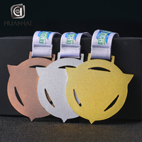 Médaille de combat en métal 3D personnalisée avec logo découpé en forme de triangle, médaille de défi avec ruban