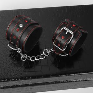 Sex Toys Manette Regolabili in Pelle per Giocattoli Sessuali per Donne e Coppie con Fibbia e Gancio per BDSM <span class=keywords><strong>Bondage</strong></span> e <span class=keywords><strong>Accessori</strong></span> Esotici - Product Image 4