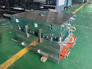 <span class=keywords><strong>Hot</strong></span> Runner Pp Ps Pet Phôi Nhựa Tiêm Khuôn Giá Chai Bìa Khuôn - Product Image 6