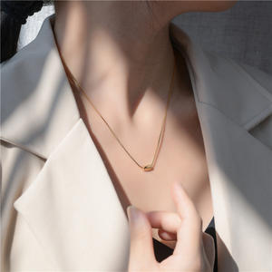 สร้อยคอเงินแท้ S925 ดีไซน์มินิมอลประดับเพชรทรงกลม ดีไซน์เฉพาะกลุ่ม หรูหราเบาๆ ใช้งานได้หลากหลาย ประดับเพชรเม็ดเดียว แฟชั่น - Product Image 2