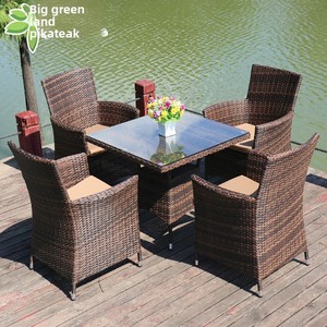 Conjunto de <span class=keywords><strong>Mesa</strong></span> y Sillas de Ratán PE de Cinco Piezas, Estilo Moderno y Simple, para Uso en Exteriores, Patio, Balcón, Jardín, Resistente al Agua y a los Rayos UV - Product Image 1