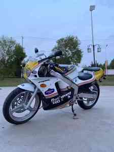 Moto d'occasion Hercules <span class=keywords><strong>CBR</strong></span> 250RR MC19 Phase Quatre cylindres Refroidi par eau <span class=keywords><strong>250cc</strong></span> Vitesse maximale 150 km/h - Product Image 3