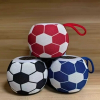 Haut-parleur Bluetooth en tissu en forme de ballon de football avec lumières RGB et subwoofer à basses profondes pour la décoration de bureau, cadeau sportif créatif