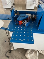 Machine de chantournage automatique haute vitesse pour panneaux de décoration intérieure sans peinture avec application de colle double face