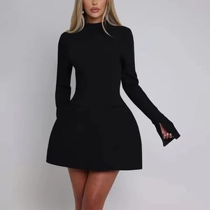 Robe de soirée élégante sur mesure de haute qualité, à manches longues, plissée, col rond, coupe trapèze, dos nu, mini-robe sexy - Product Image 1