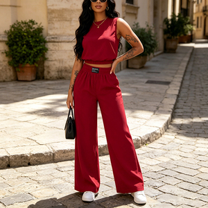 Completo Estivo <span class=keywords><strong>da</strong></span> Donna Rosso Due Pezzi: Top Corto e Pantaloni a Gamba Larga, Outfit Casual Leggero e Morbido - Product Image 1