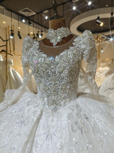 LSML025 Vestido de Novia Vintage con Brillo, Manga Regular, Plisado, Estilo Sirena Trompeta, Sin Espalda, Cola Capilla, Apliques Modernos - Product Image 3