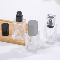 Flacons de parfum en verre rectangulaires transparents de 15 ml, vaporisateurs rechargeables, brume fine, échantillons cosmétiques de voyage, miniatures de parfum, logo personnalisé