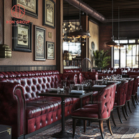Ensemble de mobilier de restaurant commercial, canapé en cuir véritable rouge foncé avec table et chaises de salle à manger en bois classique pour café