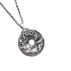 จี้ห้อยคอสไตล์ชาติพันธุ์วินเทจ S999 แท้ รูปปลาคาร์พและดอกบัว ดีไซน์หรูหรา แฟชั่นประจำชาติสำหรับผู้หญิง ประจำปีนี้ ความสุขเหนือชั้น - Product Image 1